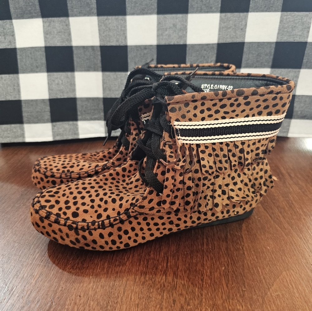 YOKI womens booties Size:6.5 Color: cheetah tan and black
